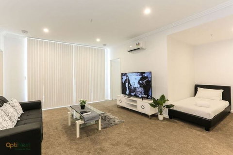 Modern, Spacious Apt@liverpool With Incredible Views - Sydneys Hotel 2