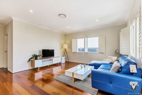 Rochedale Spacious Holiday 4 Bedrooms House Qro009 - Sydneys Hotel 0