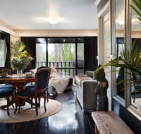Lardi Lane - Sydneys Hotel