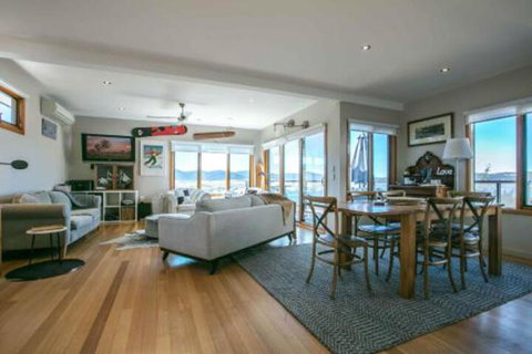 Snowy Mountains Townhouse - Sydneys Hotel 0