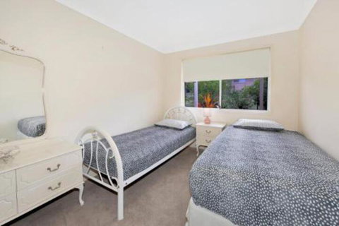 Hook Wine & Sinker Hervey Bay - Sydneys Hotel 3