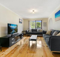 Family Getaway Walk to Bay Beach - Sydneys Hotel