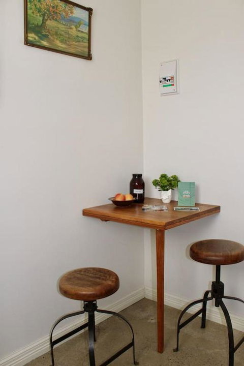 Wormwood Studio - Sydneys Hotel 7