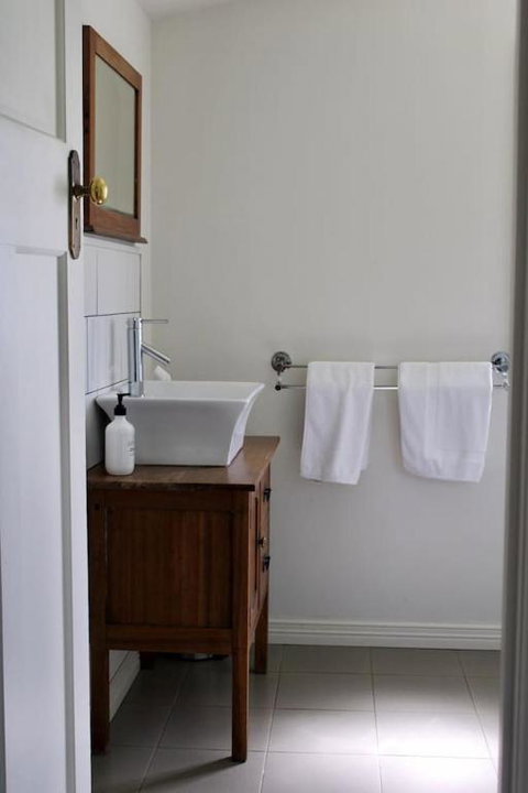 Wormwood Studio - Sydneys Hotel 5