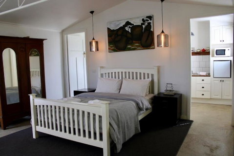 Wormwood Studio - Sydneys Hotel 4