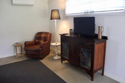 Wormwood Studio - Sydneys Hotel 3