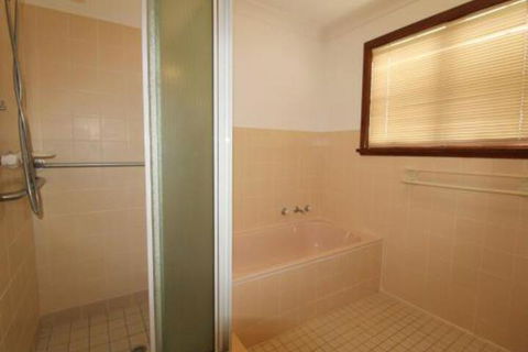Amzaz 15 Korogora Street - Sydneys Hotel 0