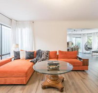 ULTRA SPACIOUS STYLISH HOME in PRESTONS SYDNEY - Sydneys Hotel