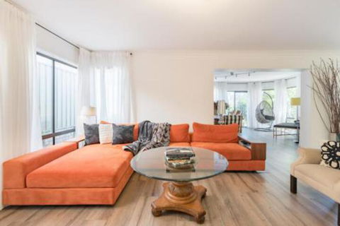 ULTRA SPACIOUS STYLISH HOME In PRESTONS SYDNEY - Sydneys Hotel 0