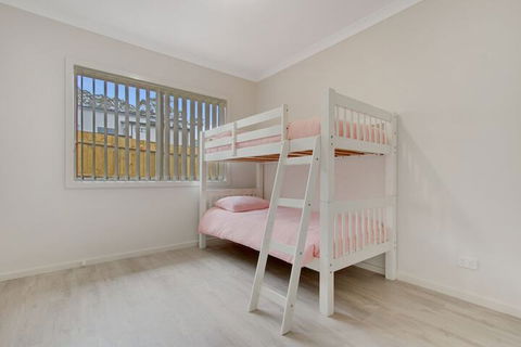 V & V Family Dream Away - Sydneys Hotel 5