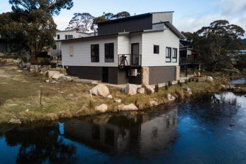 Chloes Chalet - Sydneys Hotel 4