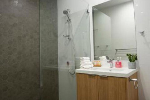 Chloes Chalet - Sydneys Hotel 6