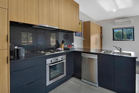 Chloes Chalet - Sydneys Hotel 7