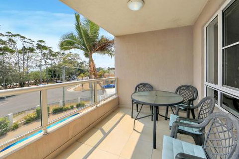 Bikinis & Martinis At Points North - Sydneys Hotel 2