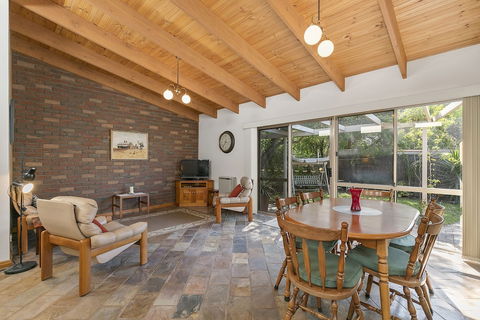 Peaceful Retreat Surf Side PET Friendly - Sydneys Hotel 1