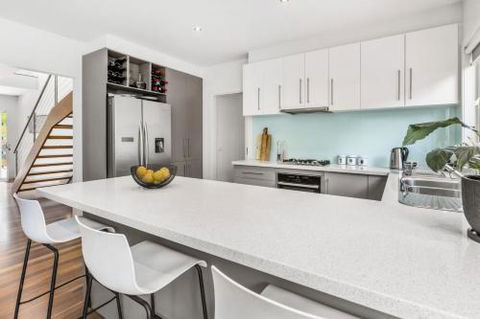 BANGALOW MORNINGTON - Sydneys Hotel 2