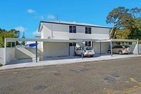 WAVES On MAIN 4 / 1 MAIN STREET - Sydneys Hotel 3