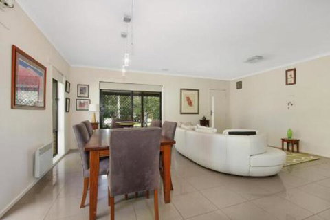 Alpine Streamside - Sydneys Hotel 6
