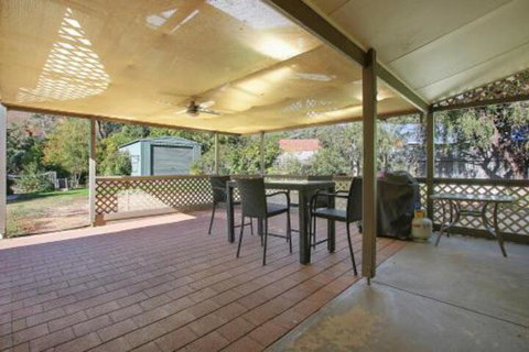 Alpine Streamside - Sydneys Hotel 2