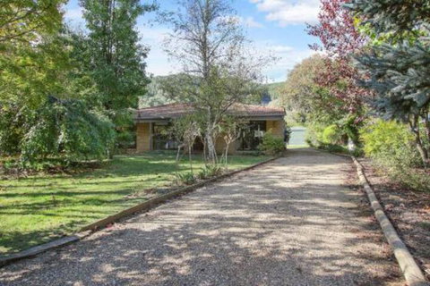 Alpine Streamside - Sydneys Hotel 4