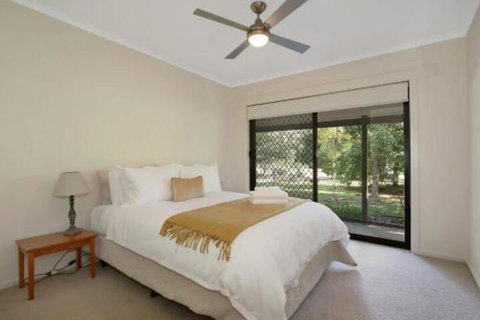 Alpine Streamside - Sydneys Hotel 5