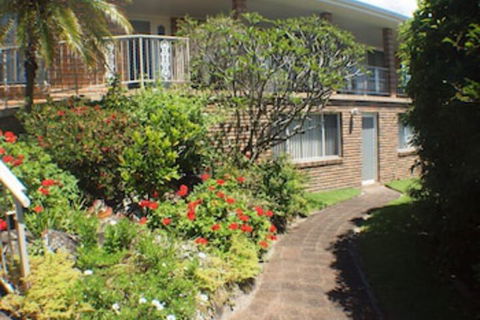 Pacific Drive 89 - Sydneys Hotel 0