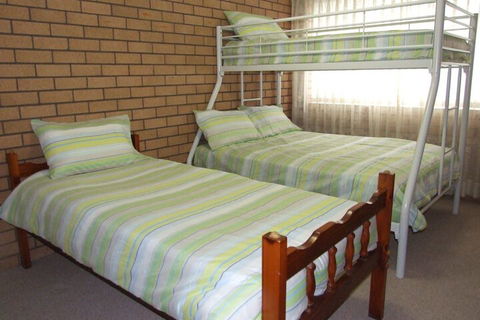 Pacific Drive 89 - Sydneys Hotel 3