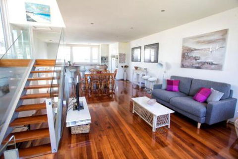 BELLA CASA - Sydneys Hotel 0