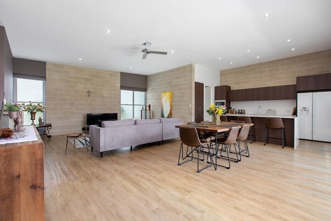 BEACHSIDE HAVEN - Sydneys Hotel 3