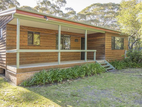 Centre Street 10 Lake Tabourie - Sydneys Hotel 2