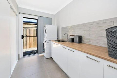 Hamptons At The Point - Sydneys Hotel 3