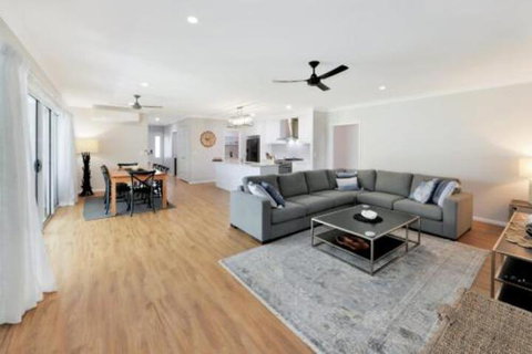 Hamptons At The Point - Sydneys Hotel 6