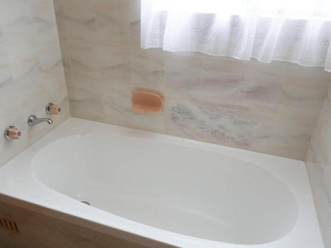 Renas Court 2 - Sydneys Hotel 4