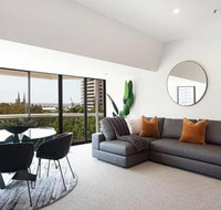 THE HYDEAWAY LUXE HYDE PARK CITY APARTMENT hosted by LAbode Accommodation - Sydneys Hotel