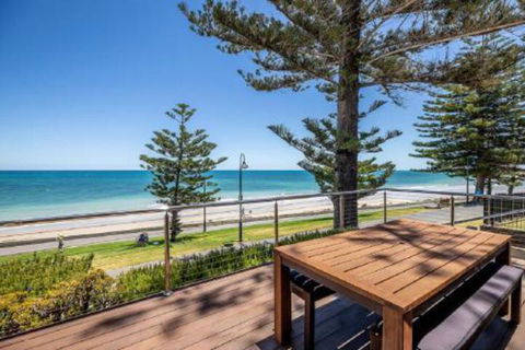 ULTIMA At The Bay Glenelg Absolute Beachfront - Sydneys Hotel 4