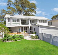 The Lake House with swimming pool - Sydneys Hotel