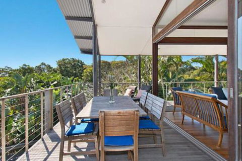 Above The Pass - Sydneys Hotel 2