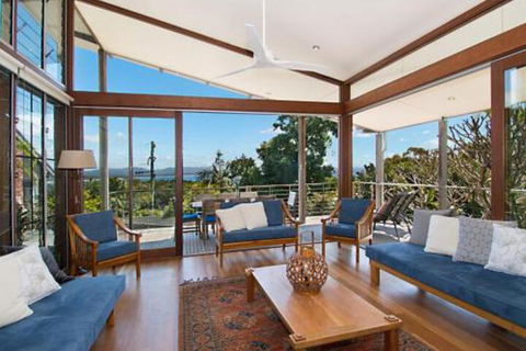 Above The Pass - Sydneys Hotel 0