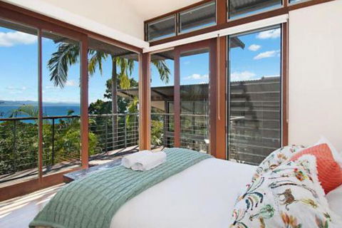 Above The Pass - Sydneys Hotel 5