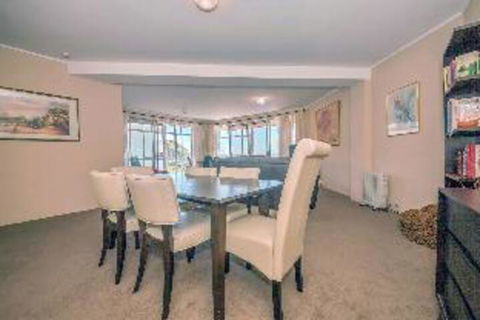 Portofino Unit 4 / 7 Laman Street - Sydneys Hotel 4