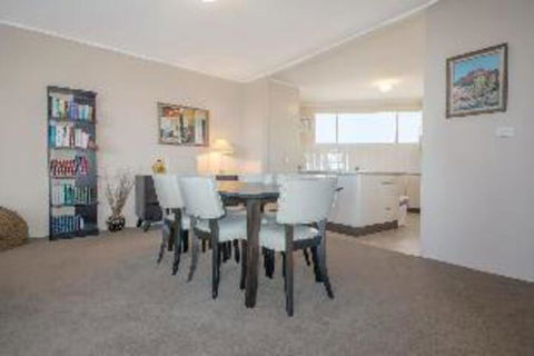 Portofino Unit 4 / 7 Laman Street - Sydneys Hotel 3