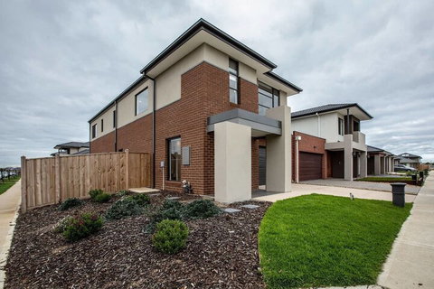 108spacious Point Cook Estate4br2btdoublegarage - Sydneys Hotel 1