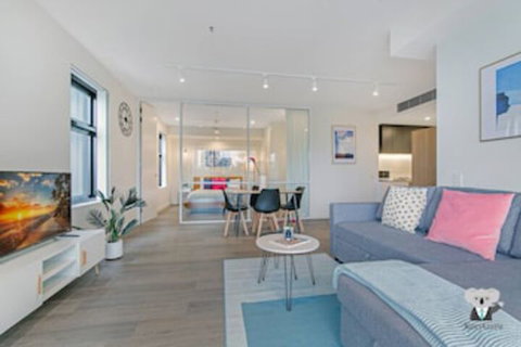 NEW Cozy Comfy APT Near Sydney Airport & CBD - Sydneys Hotel 0
