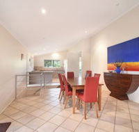 Beach Affair - 10 Callitris Crescent - Sydneys Hotel