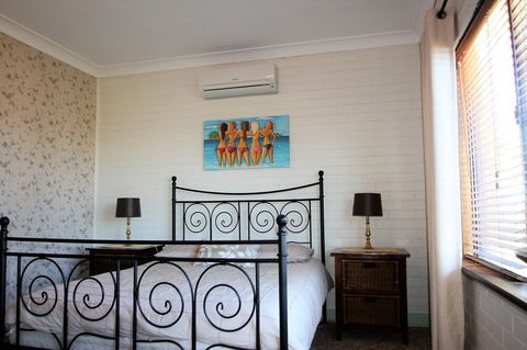 Pine Villas Walk To Beach Ocean Views - Sydneys Hotel 3