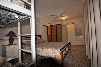 Pine Villas Walk To Beach Ocean Views - Sydneys Hotel 1