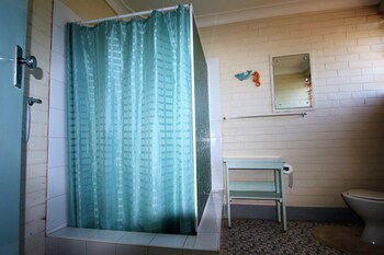 Pine Villas Walk To Beach Ocean Views - Sydneys Hotel 5