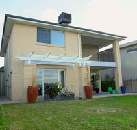 Waterfront Villa in Sanctuary Lakes - Sydneys Hotel