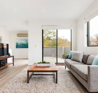 Spacious  Sunny 1 Bdrm in Surry Hills - FOV - Sydneys Hotel