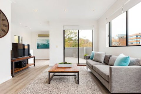 Spacious & Sunny 1 Bdrm In Surry Hills - FOV - Sydneys Hotel 0